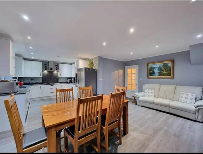 Spacious Double rooms available in IG11 Main Photo