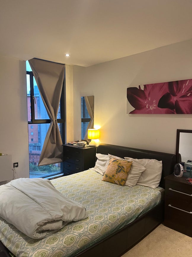 Spacious room in the city centre Main Photo