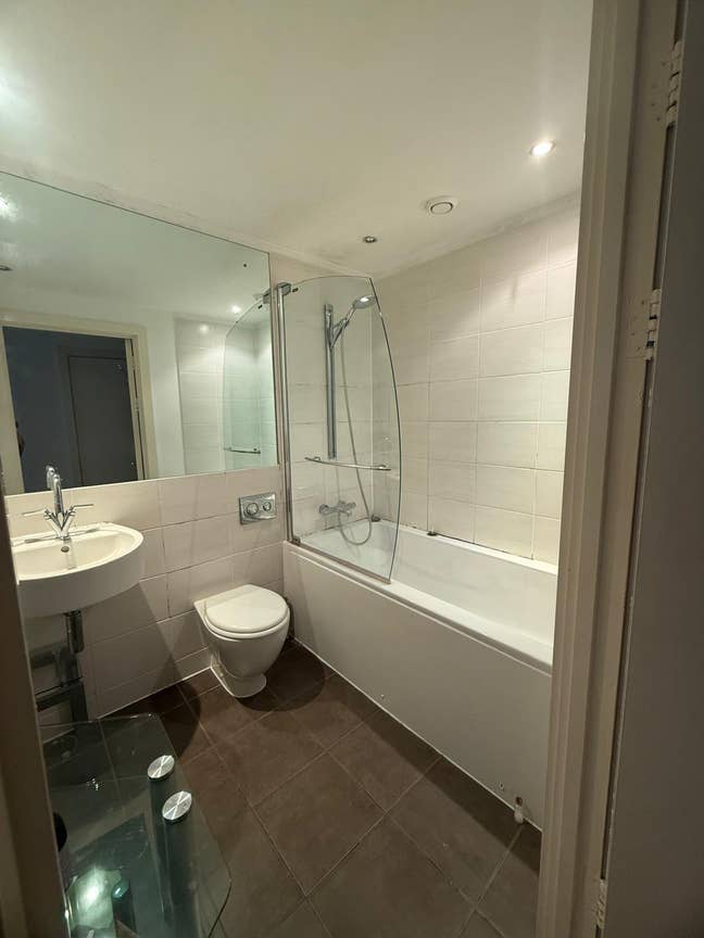 Bed with Private Bath – Female Flatmate Wanted Main Photo