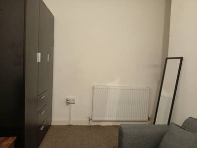 Single bedroom to share Main Photo