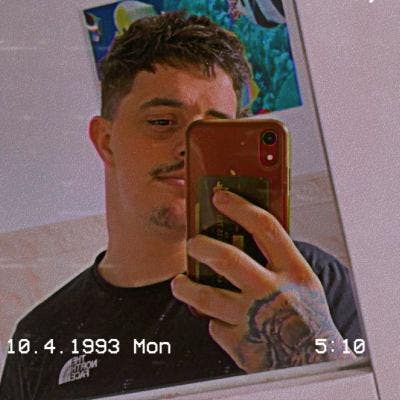 Couple seeks double room Main Photo