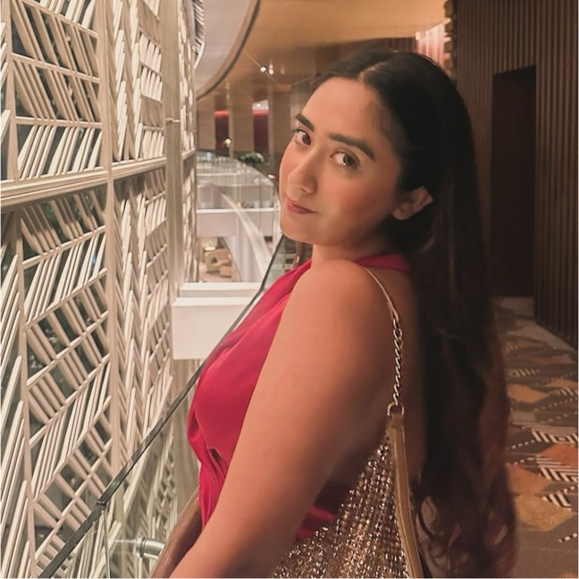 Professional female seeking a room 🤍 Main Photo