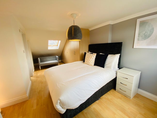 Studio Bills Included Near Station Main Photo