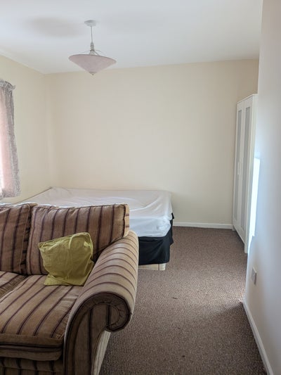 Large double room to rent Main Photo