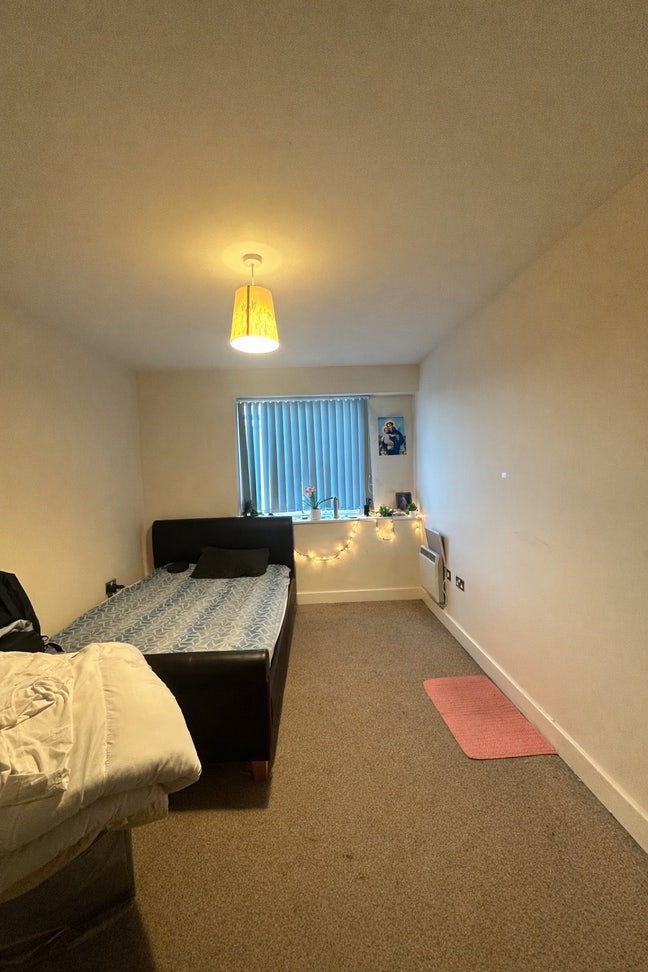 Fully furnished room in a quiet flat Main Photo