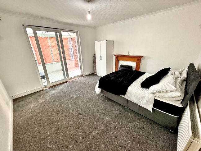 🏠Affordable 6-Bedroom Home with En-Suite & Studio Main Photo