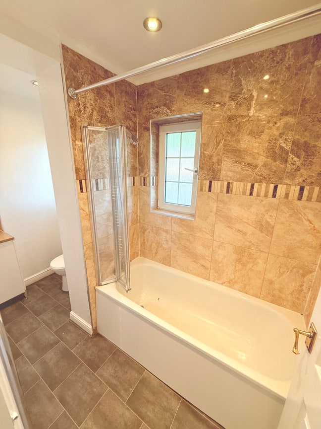 🏠Affordable 6-Bedroom Home with En-Suite & Studio Main Photo