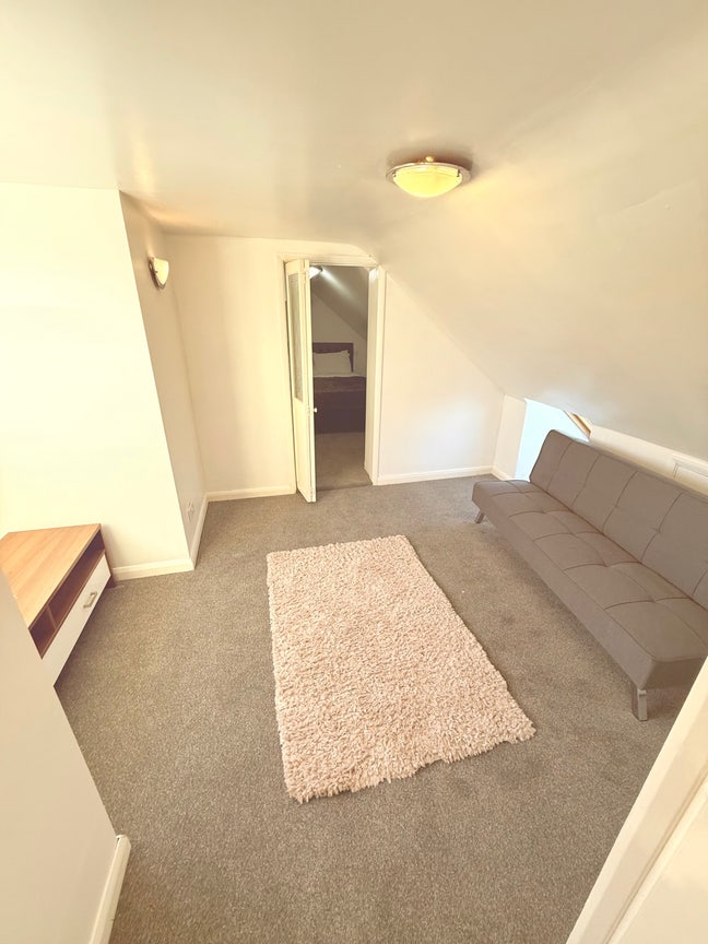 🏠Affordable 6-Bedroom Home with En-Suite & Studio Main Photo