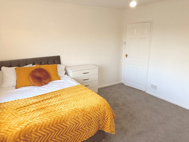 🏠Affordable 6-Bedroom Home with En-Suite & Studio Main Photo