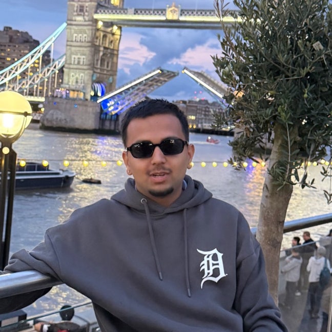 Professional Male seeks a single or double room Main Photo