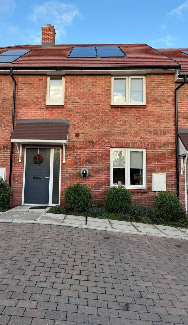 Room in a New Build Home – Ideal for Professionals Main Photo