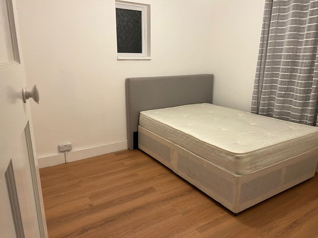 Spacious double bedroom in Cheshunt Main Photo