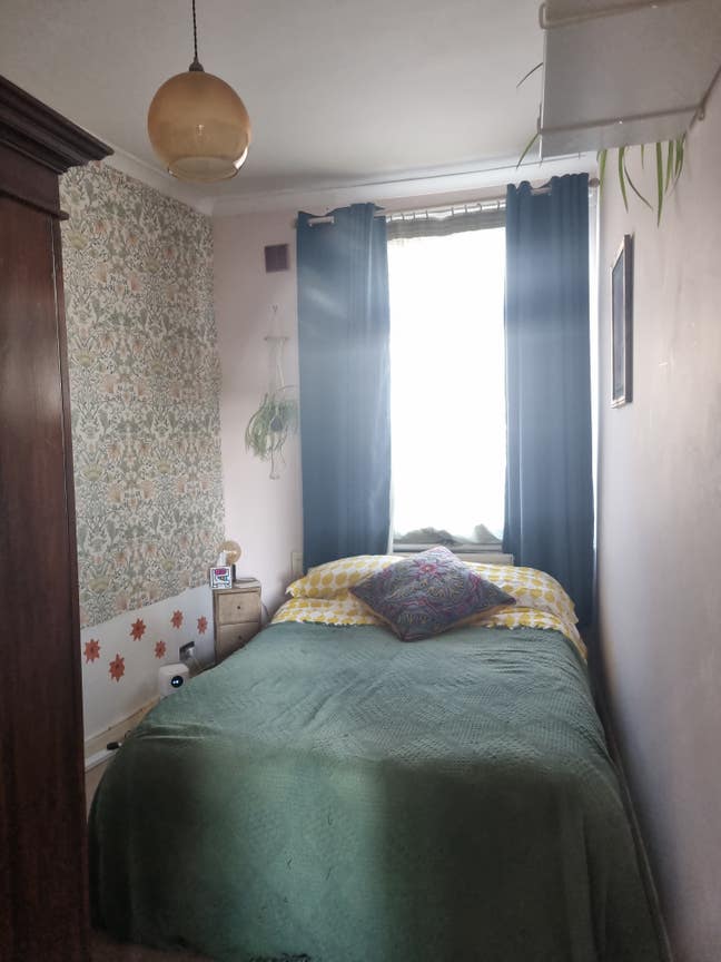 Lovely room to rent in homely flat Main Photo