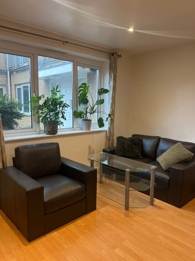 Furnished room to rent 5mins walk to Shadwell DLR Main Photo