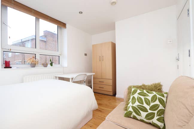 Spacious Double Room in South Hampstead  Main Photo