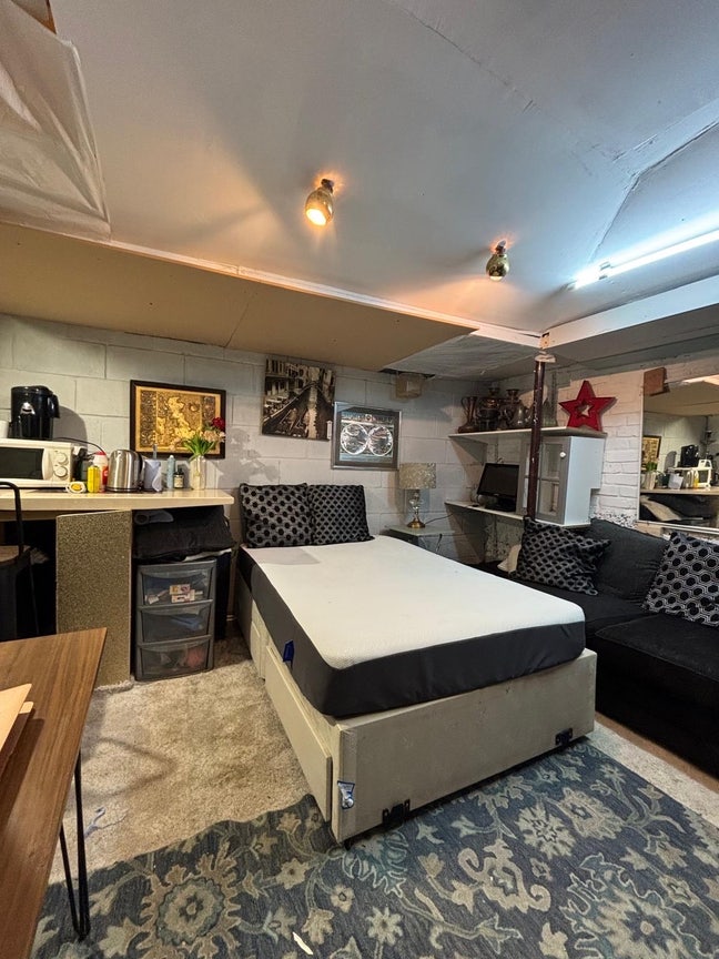 Studio in west Hendon Main Photo