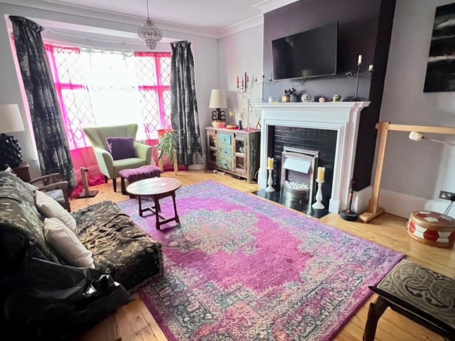 Lovely double room in detached large family house Main Photo