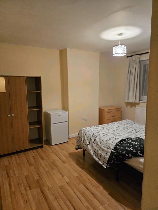 Large Double Room Main Photo