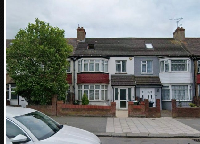 Double Ensuite Bedsit South Harrow HA2 Main Photo