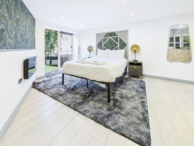 1-Bed Furnished Flat - North Acton, NW10 Main Photo