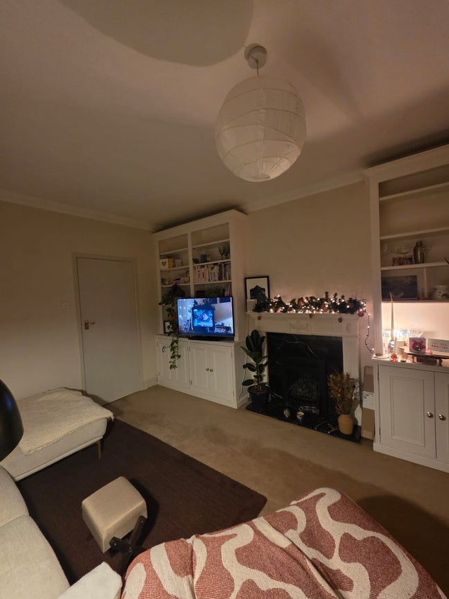 Double bedroom with built in storage  Main Photo