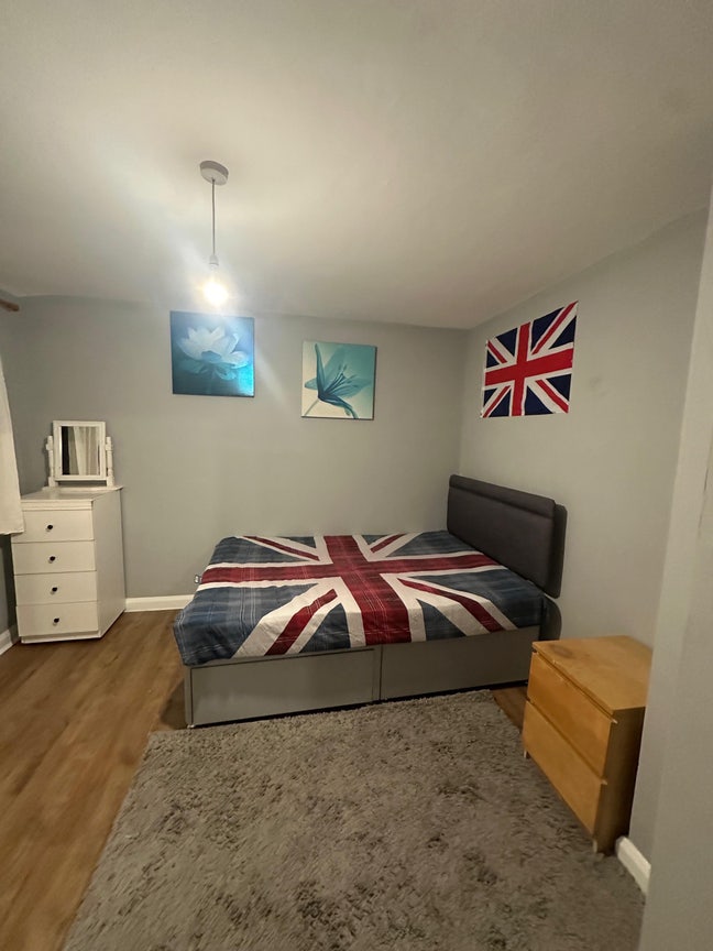 Double bedroom available  Main Photo