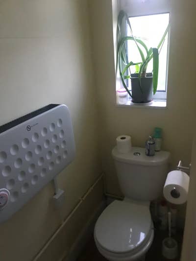 Near to East Surrey Hospital Advertising bedroom  Main Photo