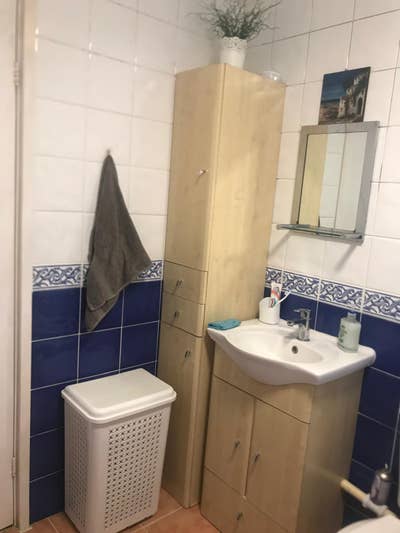 Near to East Surrey Hospital Advertising bedroom  Main Photo
