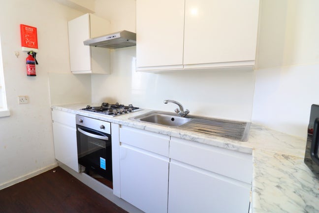 Prime Location - Large Room for Couples!  Main Photo