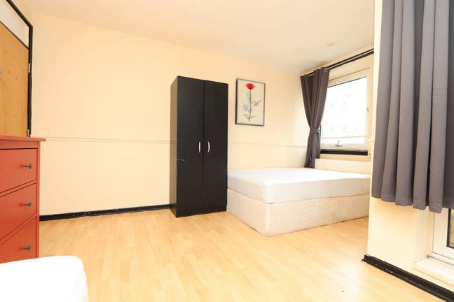 Prime Location - Large Room for Couples!  Main Photo