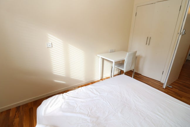 Prime Location! Tower Bridge at Your Doorstep Main Photo