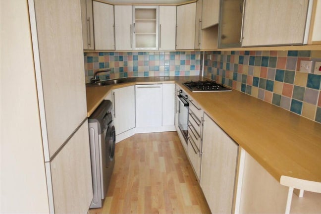 Furnished Double Room with Double Bed – 750 Inc Main Photo