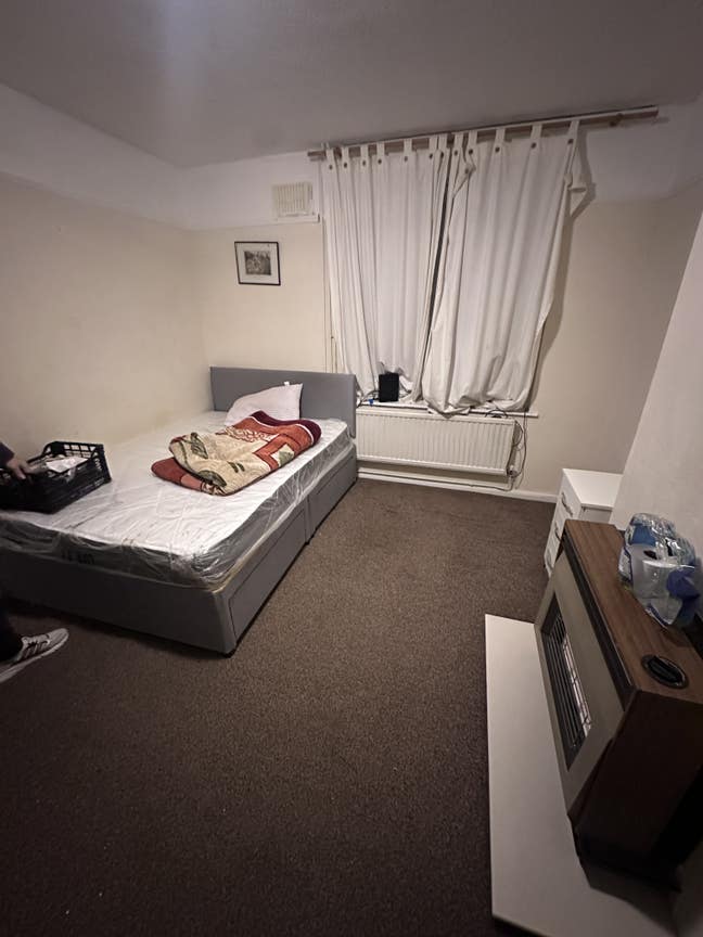 Double bedroom available- 10min walk to hospital Main Photo