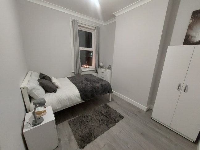 **Premium Double Room,10 Mins Walk To Station** Main Photo