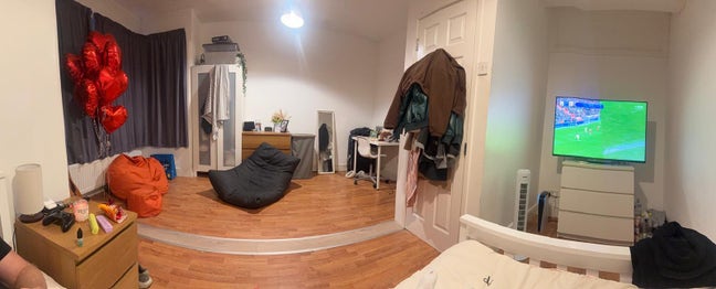 Gorgeous Room in Wilton Avenue Main Photo