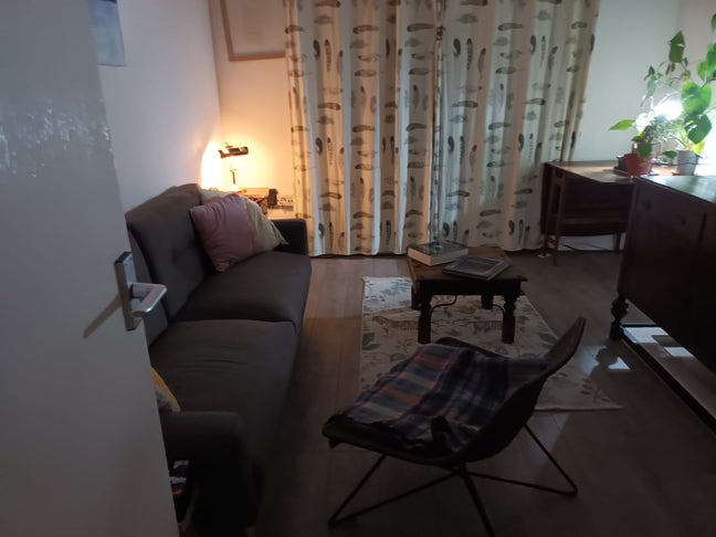 One bedroom flat- bills included  Main Photo
