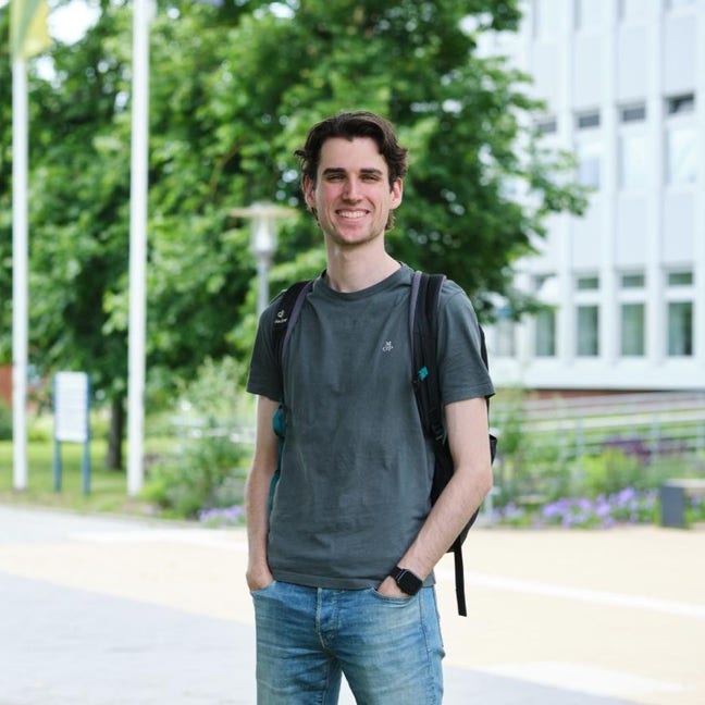 26yo Postgrad (NFTS) – Professional & Reliable Main Photo