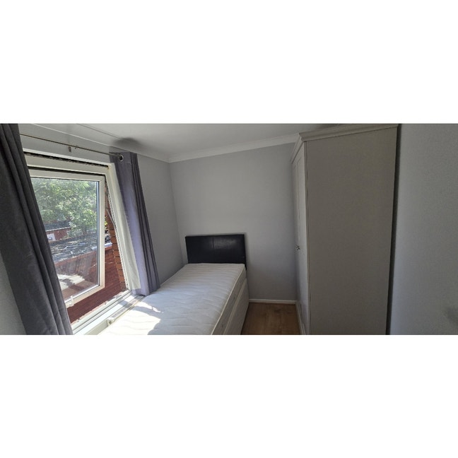Single Room &pound;600pm Basildon Main Photo