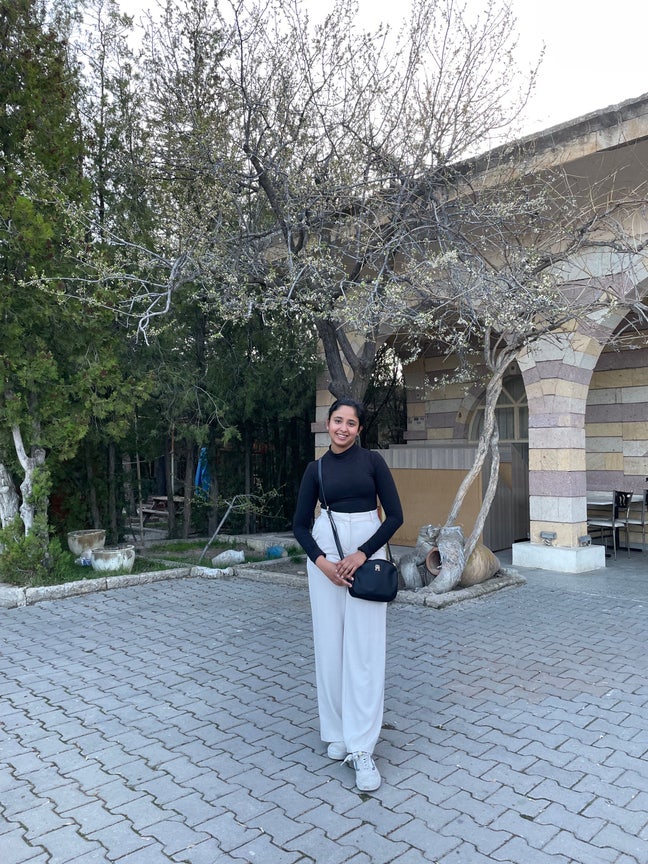 Looking for friendly female roomates Main Photo