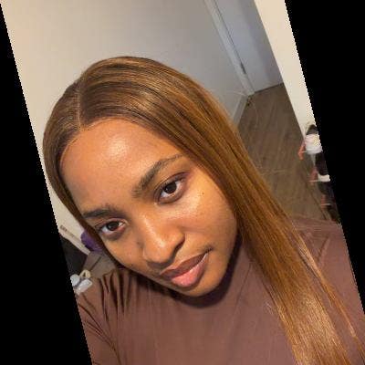 Professional Female seeks a single or double room Main Photo