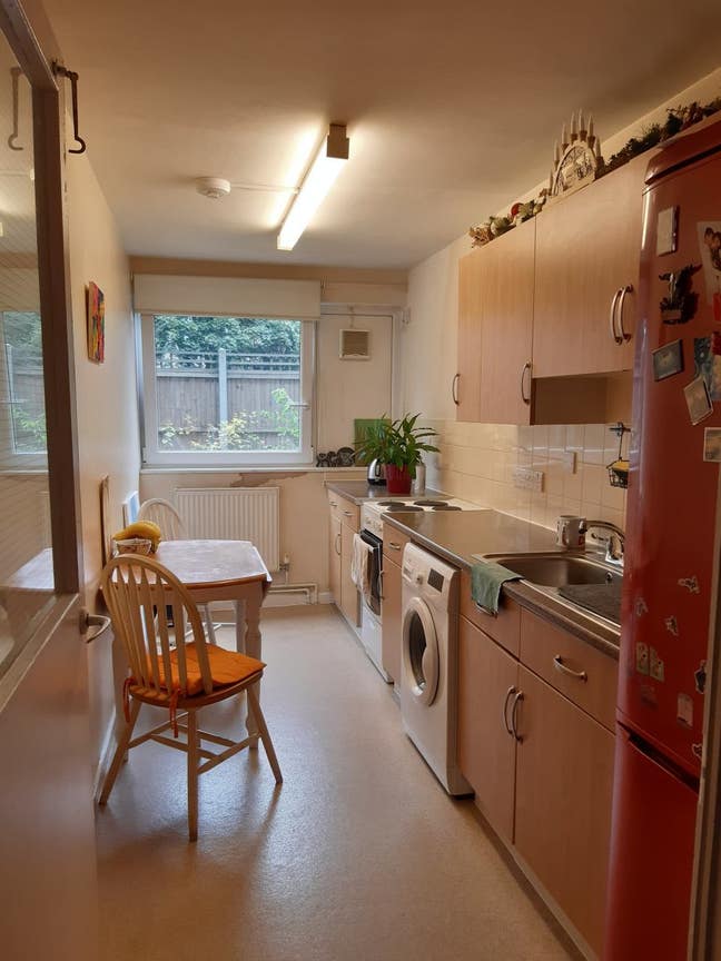 Double room available for flat share  Main Photo