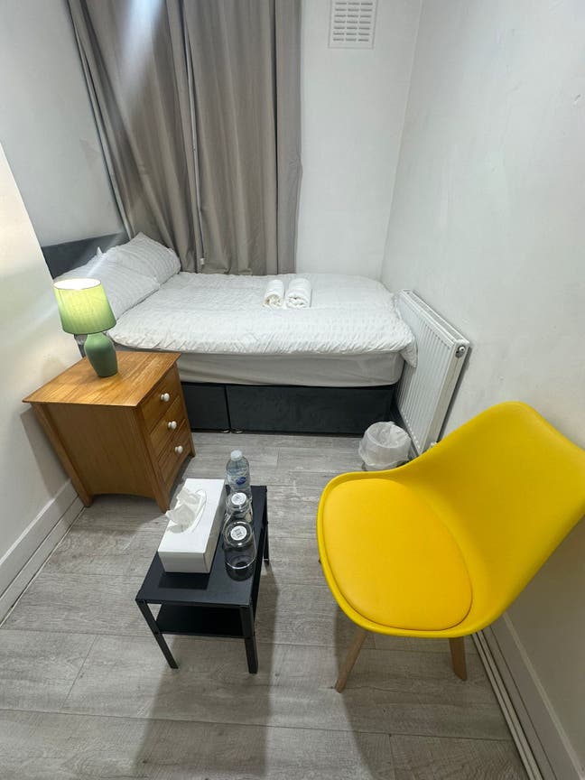 Comfortable Single Room Near St. George Hospital Main Photo