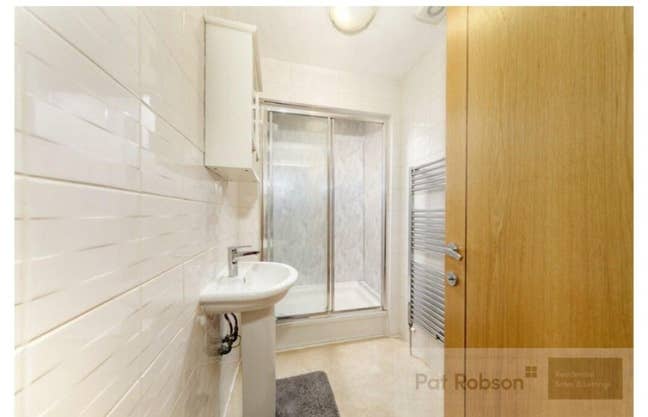 Bright, Spacious, Furnished 1-Bed City Centre Flat Main Photo