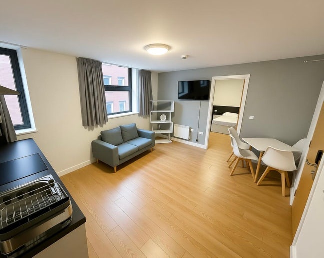 All Bills Included (Except Council Tax) Prime spot Main Photo