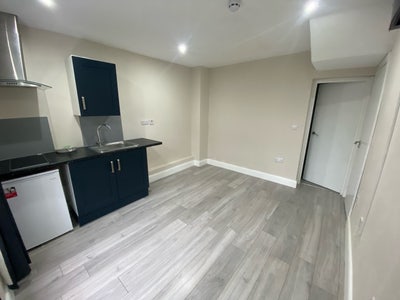 1 Bed Flat Near Slough Town Centre Main Photo