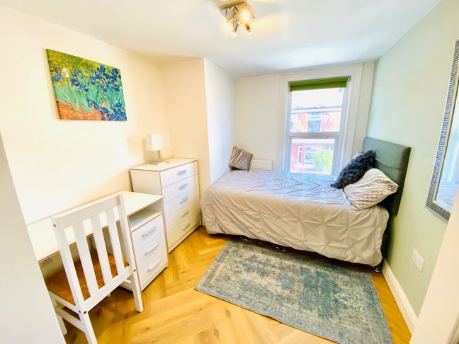 Stylish Room in 8 Bed Fallowfield 🏡  Main Photo