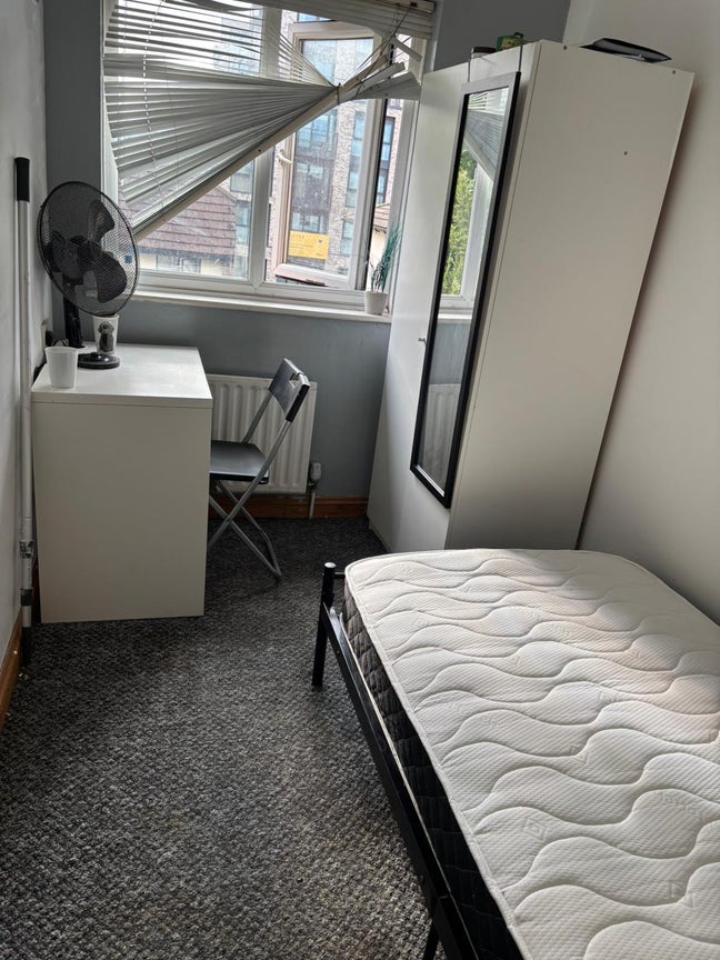 Single Room in Slough Town Centre  Main Photo