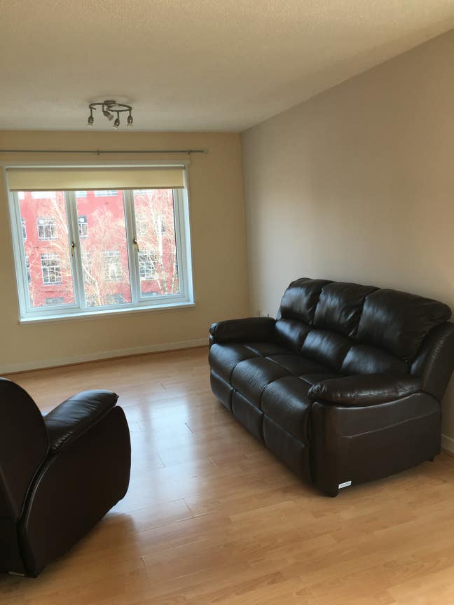 Room in a bright flat, share with one other male Main Photo