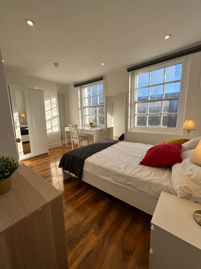 **Angel/Highbury**  Stunning Ensuite Available Main Photo