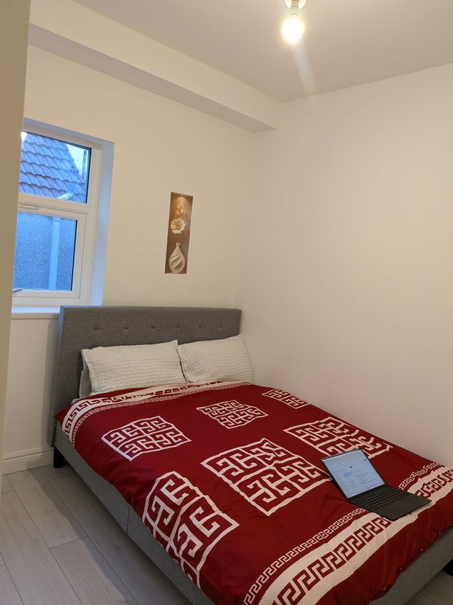 Newly refurbished 5 rooms available to let  Main Photo